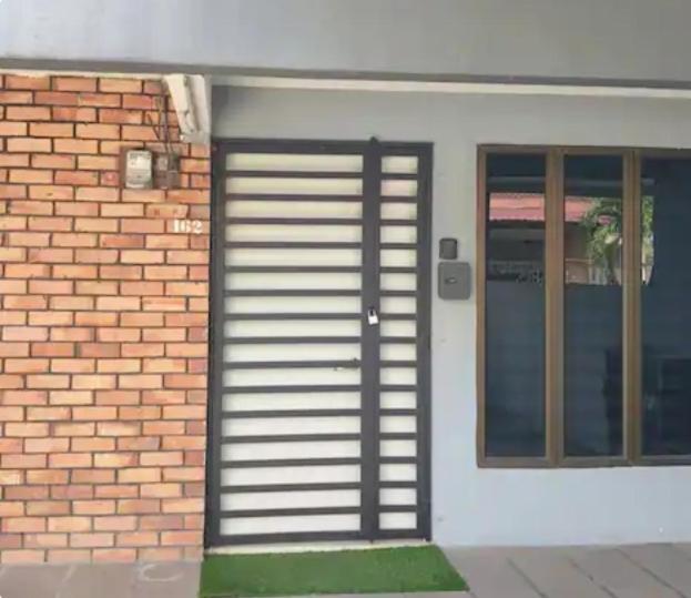 Lsh Rumah percutian *